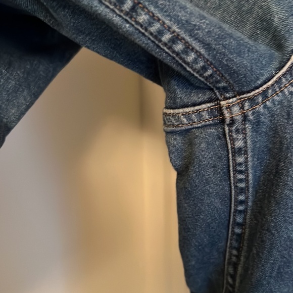 Everlane The Curvy Cheeky Straight Leg Jean with Distressed Hem - Picture 4 of 9